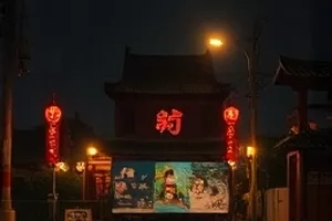 迟到的春天剧集封面:月台上的旧行李箱